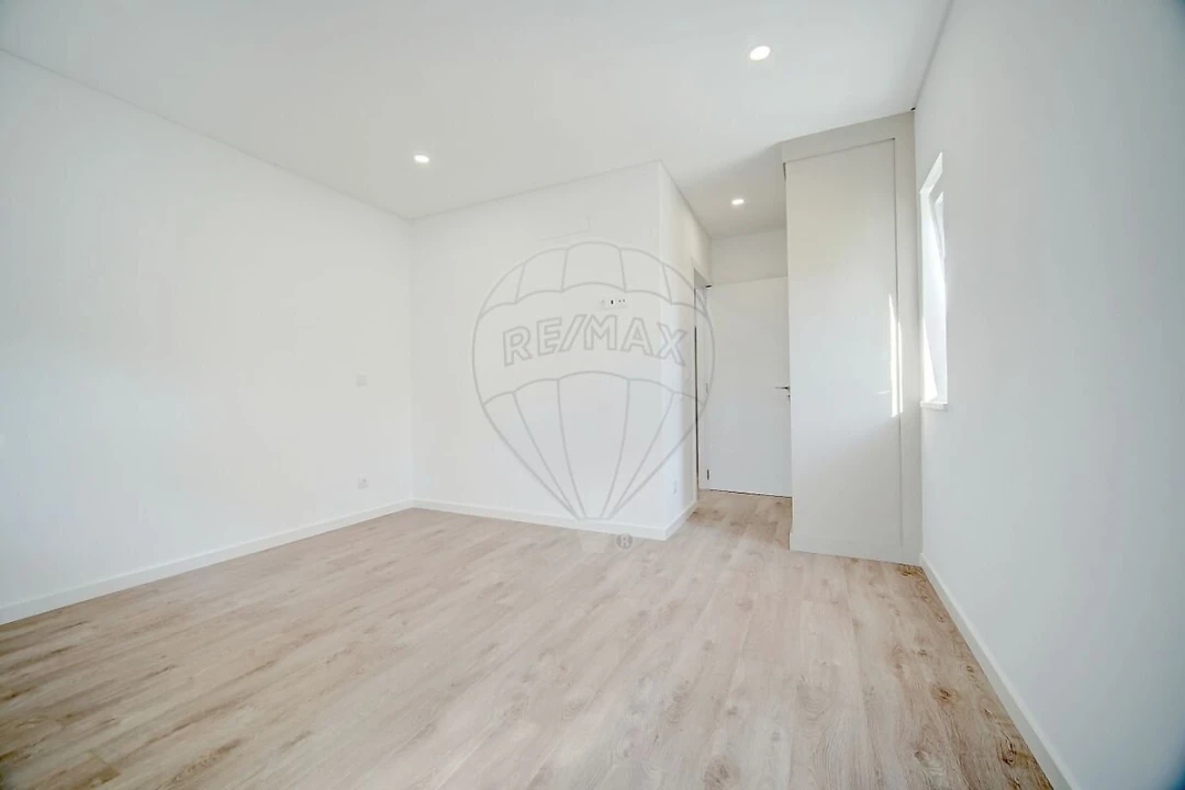 Moradia T2 para Venda em São Domingos de Rana Foto 23