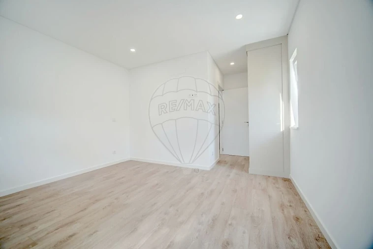 Moradia T2 para Venda em São Domingos de Rana Foto 23