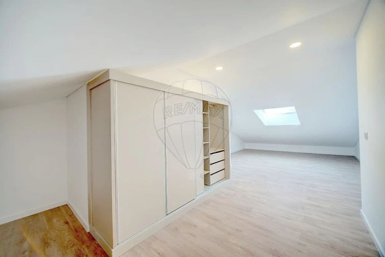 Moradia T2 para Venda em São Domingos de Rana Foto 28