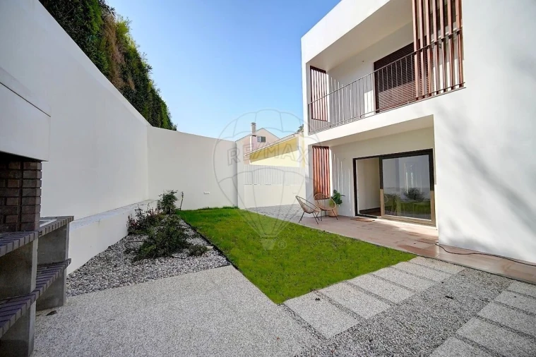 Moradia T2 para Venda em São Domingos de Rana Foto 8