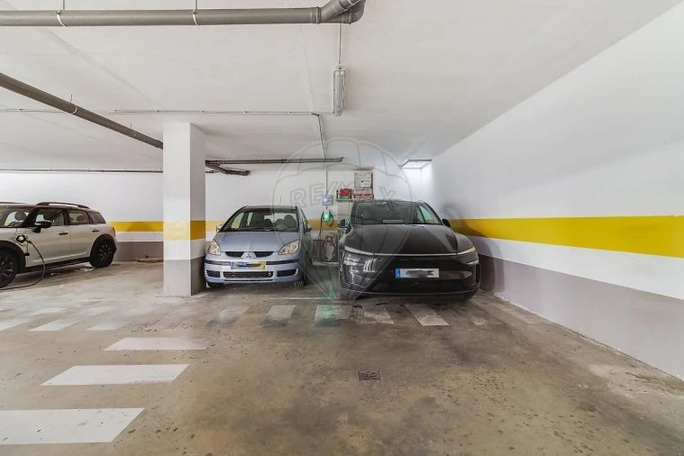 Apartamento T2 para Venda em Venteira Foto 21