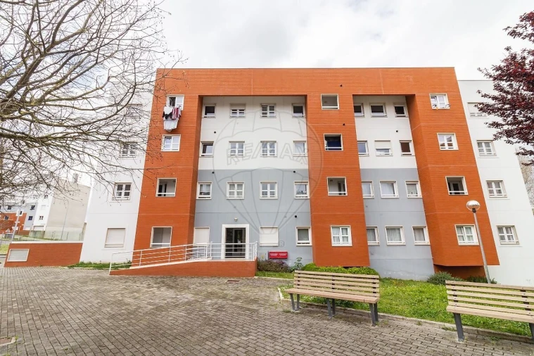 Apartamento T2 para Venda em Venteira Foto 24