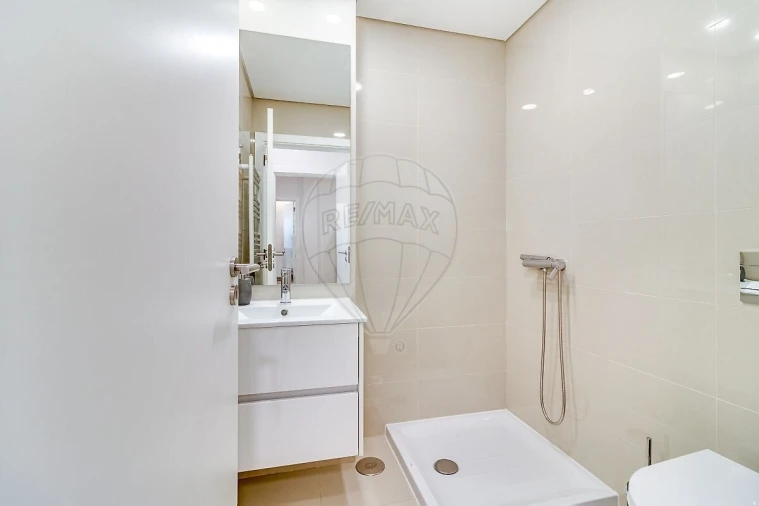 Apartamento T2 para Venda em Venteira Foto 15
