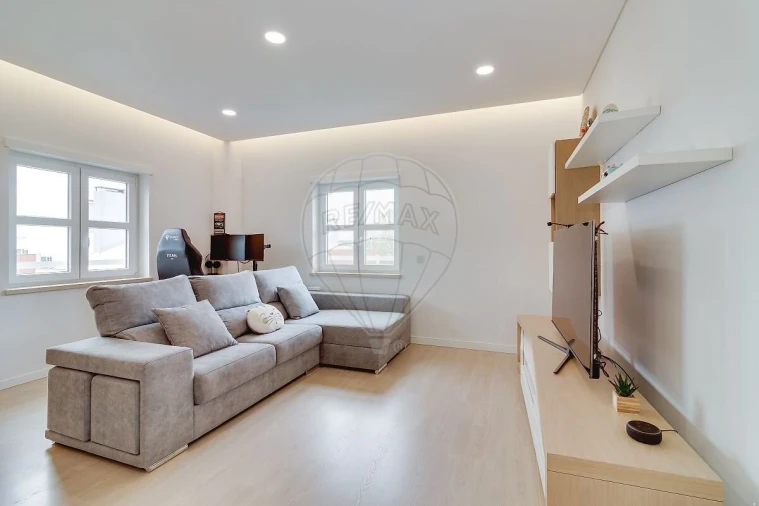 Apartamento T2 para Venda em Venteira Foto 3