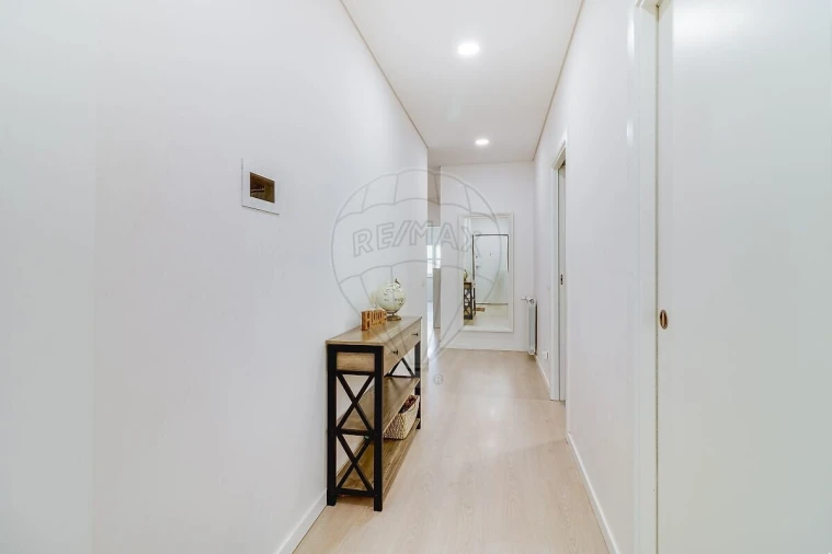 Apartamento T2 para Venda em Venteira Foto 9