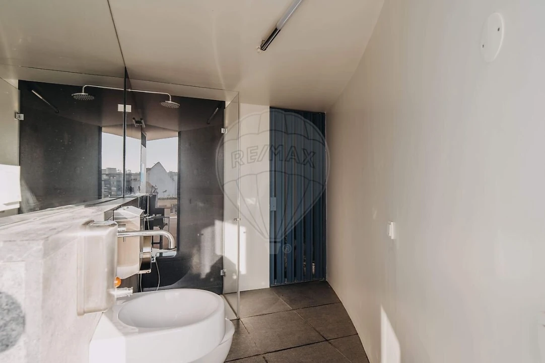 Apartamento T1 para Venda em Santo António Foto 18