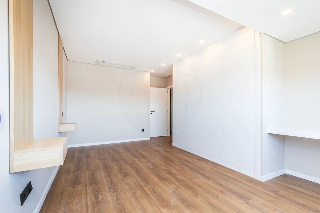 Apartamento T2 para Venda em Areeiro Foto 26