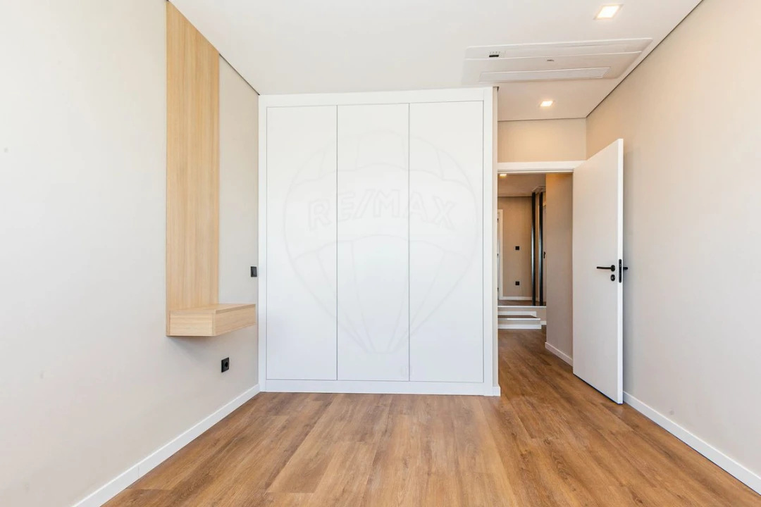 Apartamento T2 para Venda em Areeiro Foto 21