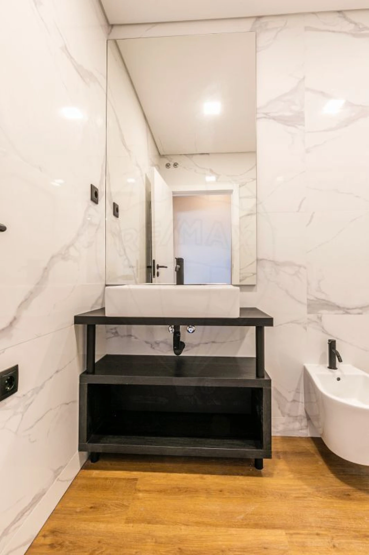Apartamento T2 para Venda em Areeiro Foto 22