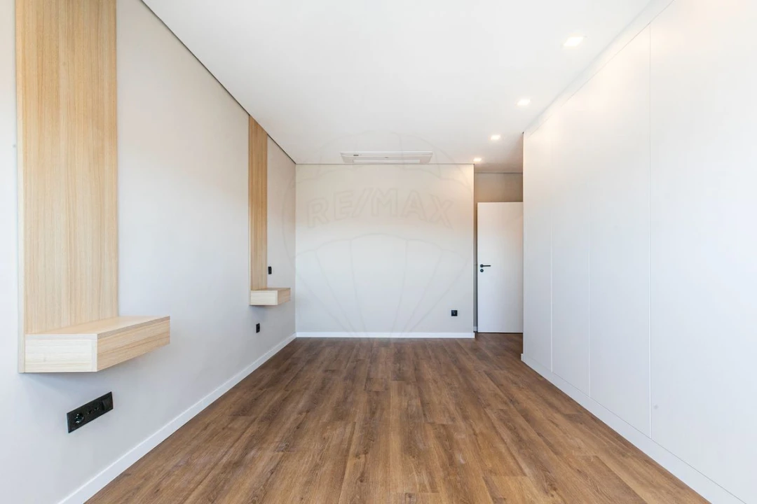Apartamento T2 para Venda em Areeiro Foto 27