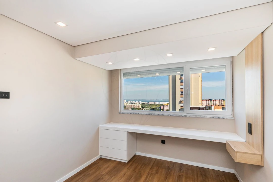 Apartamento T2 para Venda em Areeiro Foto 19