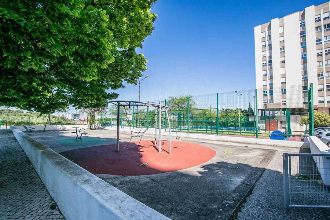 Apartamento T2 para Venda em Areeiro Foto 37
