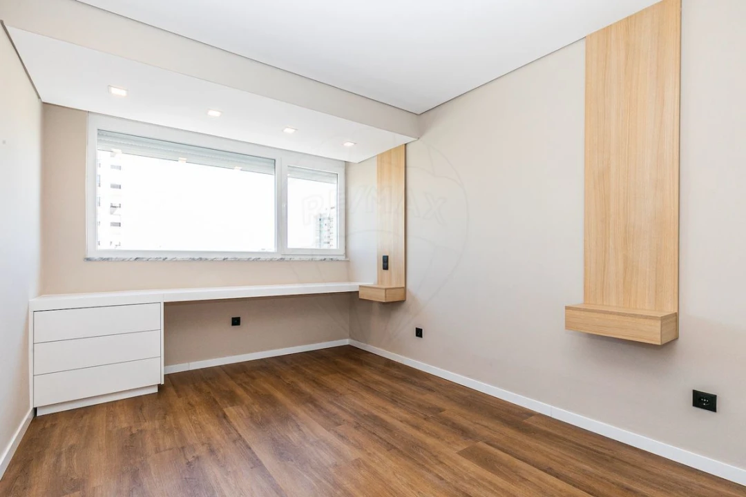 Apartamento T2 para Venda em Areeiro Foto 17