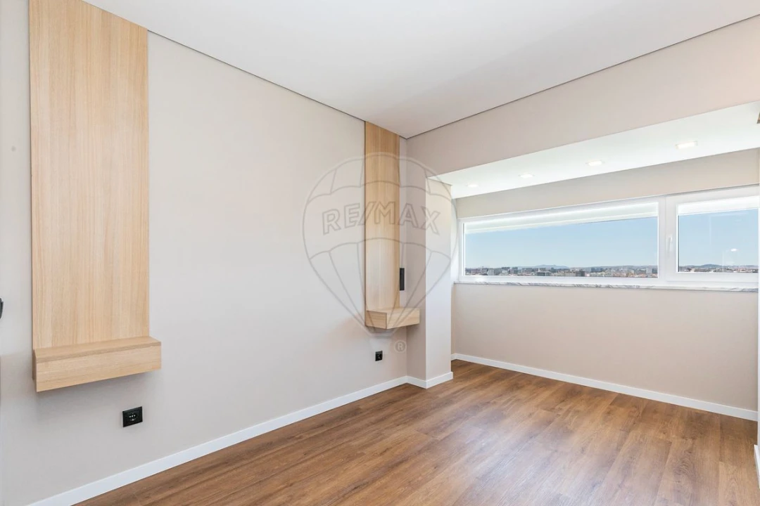 Apartamento T2 para Venda em Areeiro Foto 28