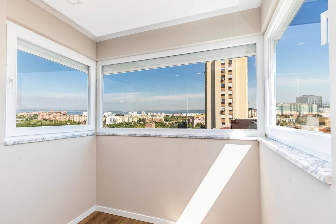 Apartamento T2 para Venda em Areeiro Foto 13