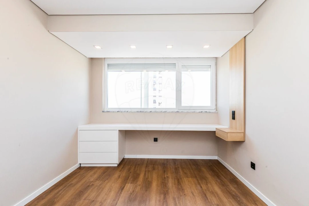 Apartamento T2 para Venda em Areeiro Foto 18