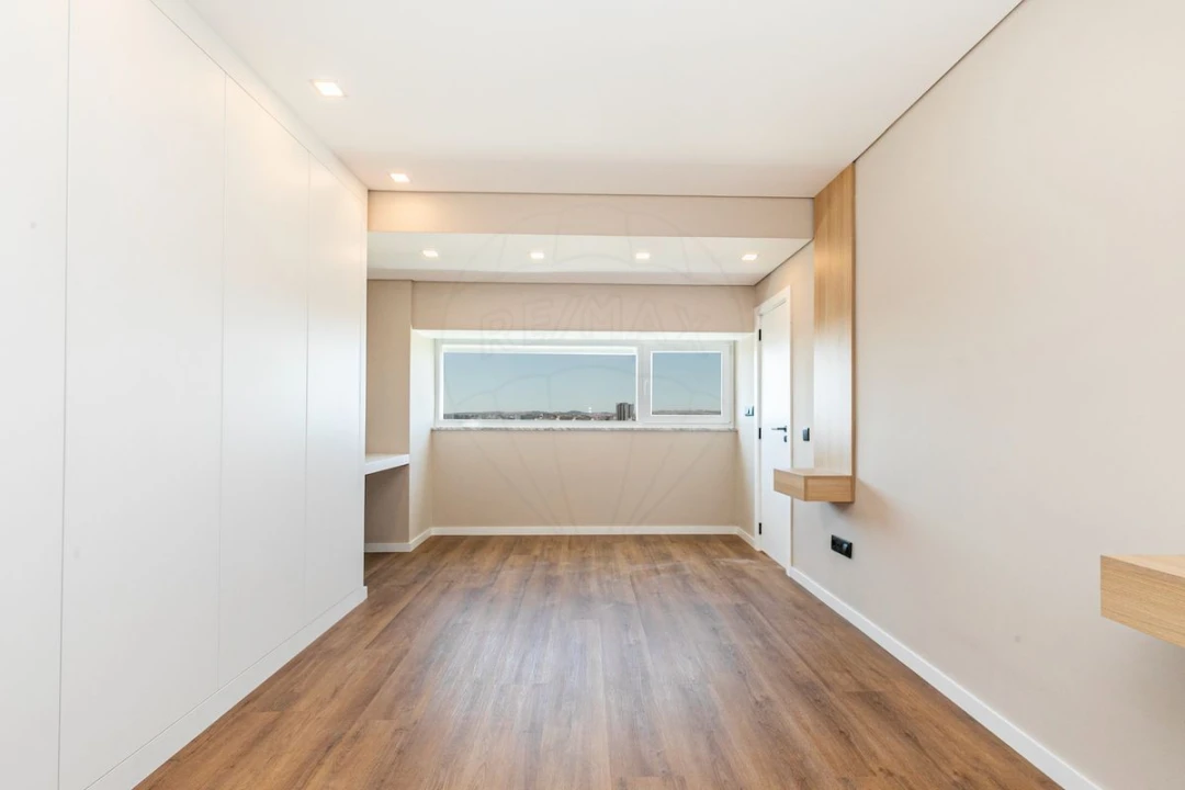 Apartamento T2 para Venda em Areeiro Foto 24