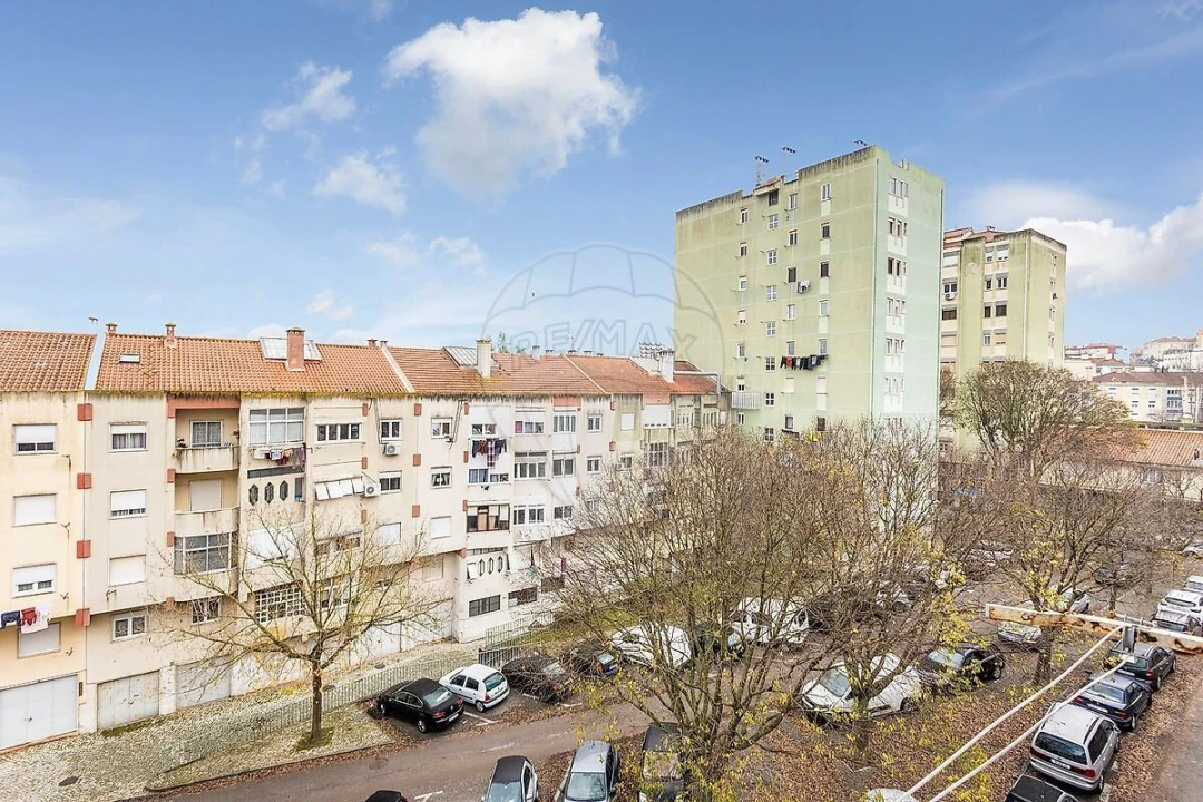 Apartamento T0 para Venda em Venteira Foto 9