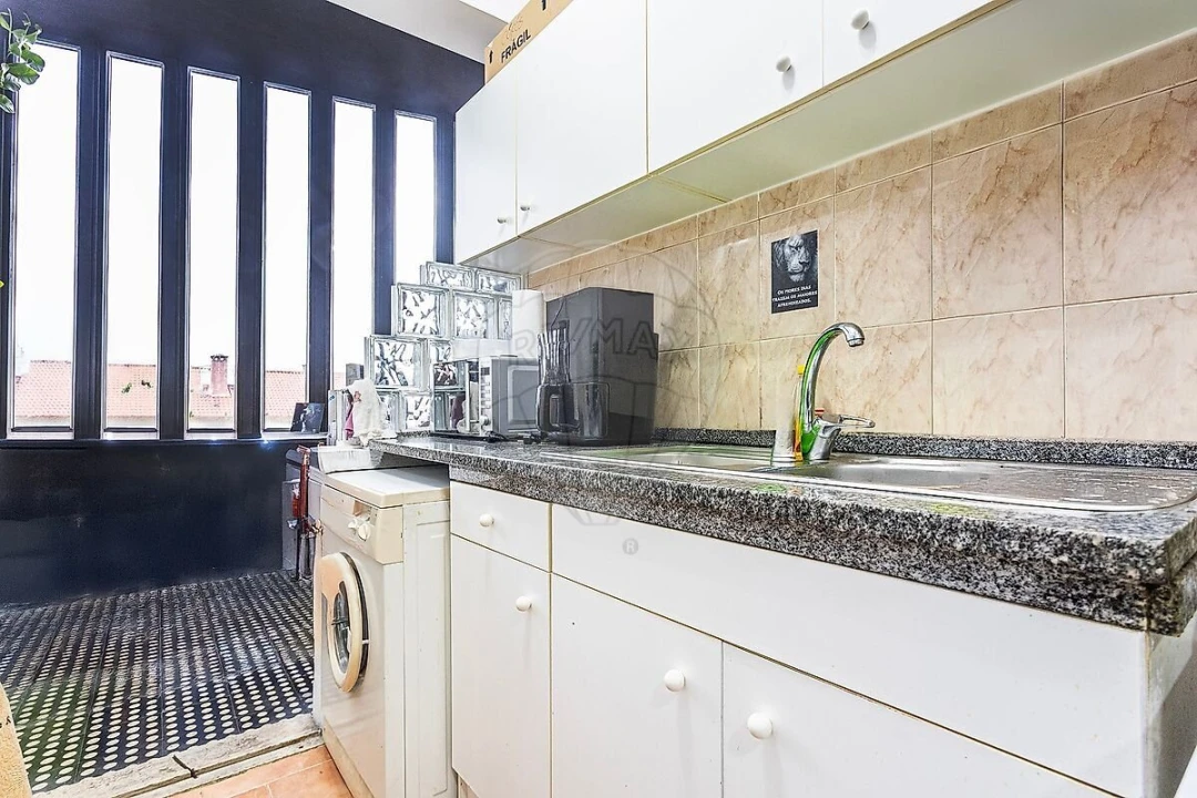 Apartamento T0 para Venda em Venteira Foto 6