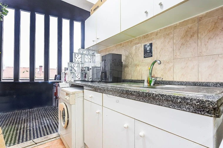 Apartamento T0 para Venda em Venteira Foto 6