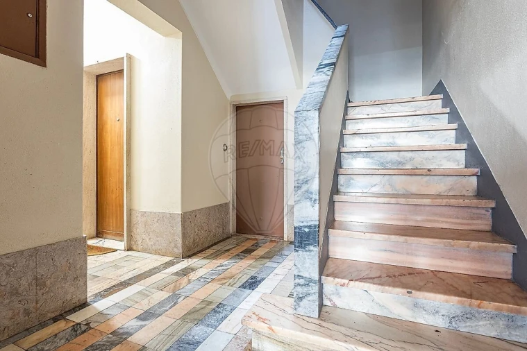 Apartamento T0 para Venda em Venteira Foto 16