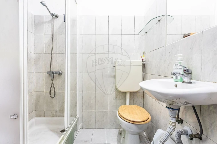 Apartamento T0 para Venda em Venteira Foto 15