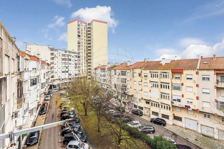 Apartamento T0 para Venda em Venteira Foto 10