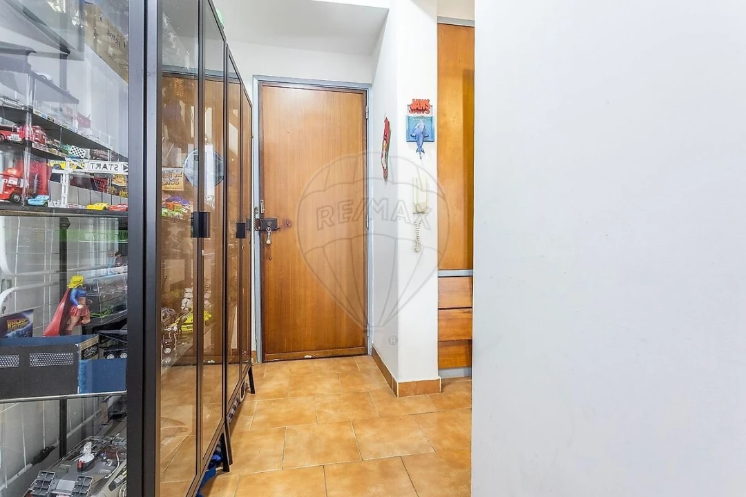 Apartamento T0 para Venda em Venteira Foto 14