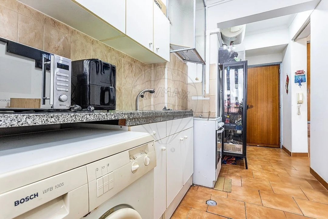 Apartamento T0 para Venda em Venteira Foto 12