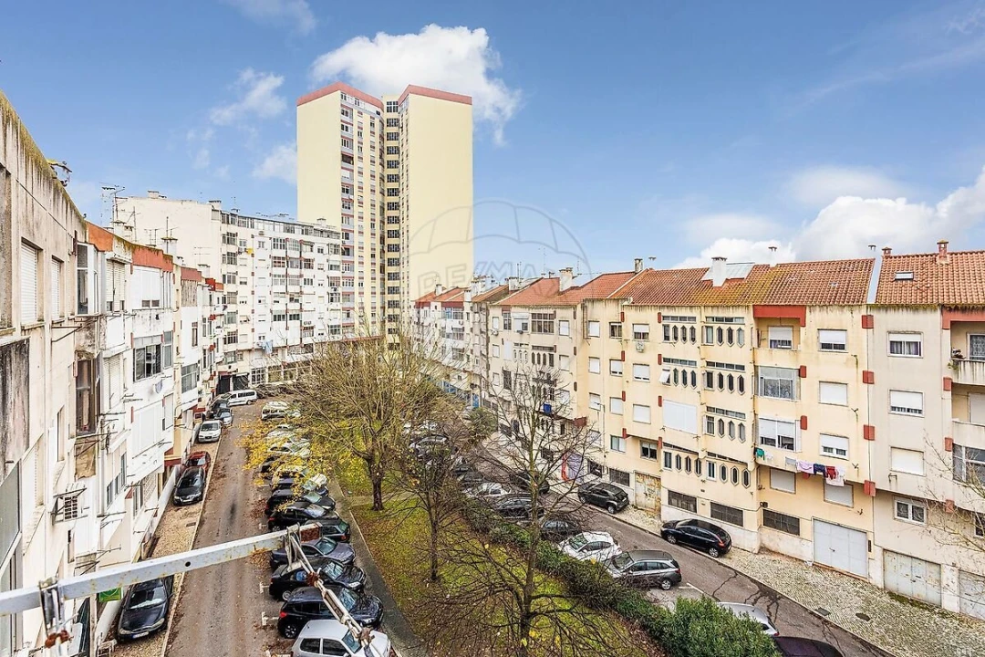 Apartamento T0 para Venda em Venteira Foto 10