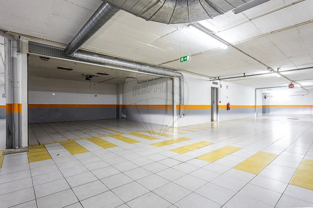 Apartamento T5 para Venda em Lumiar Foto 48