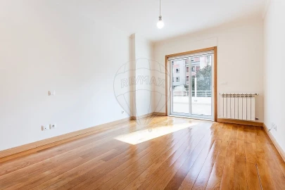 Apartamento T5 para Venda em Lumiar
