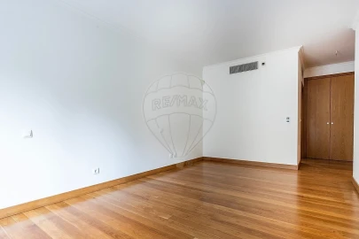 Apartamento T5 para Venda em Lumiar
