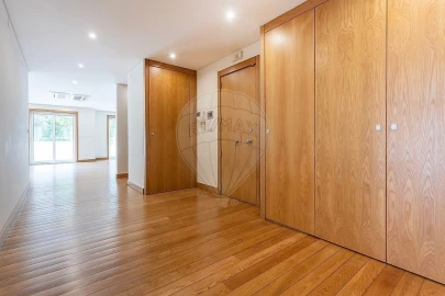 Apartamento T5 para Venda em Lumiar