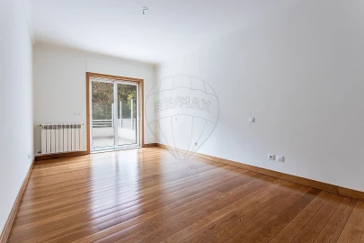 Apartamento T5 para Venda em Lumiar