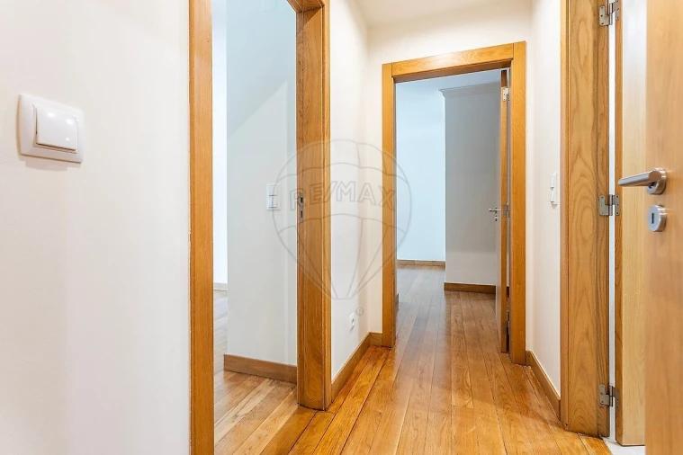 Apartamento T5 para Venda em Lumiar Foto 37