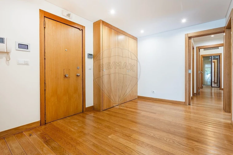Apartamento T5 para Venda em Lumiar Foto 19