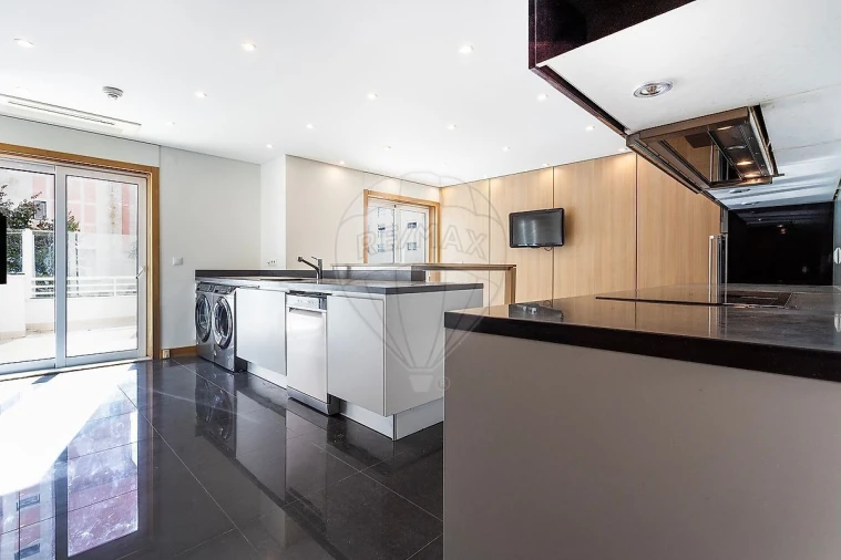 Apartamento T5 para Venda em Lumiar Foto 17