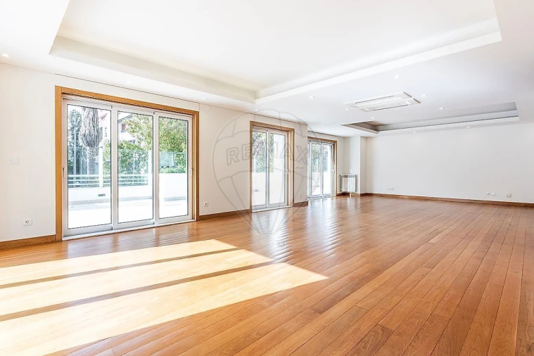 Apartamento T5 para Venda em Lumiar Foto 13
