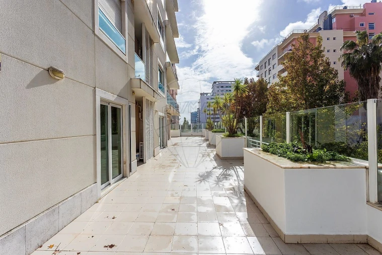 Apartamento T5 para Venda em Lumiar Foto 6