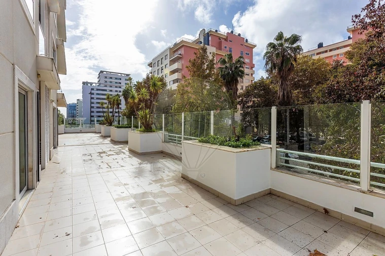 Apartamento T5 para Venda em Lumiar Foto 3