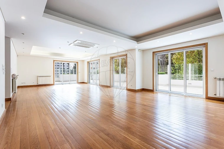 Apartamento T5 para Venda em Lumiar Foto 8