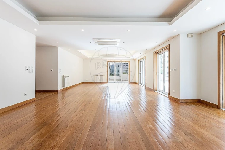 Apartamento T5 para Venda em Lumiar Foto 10