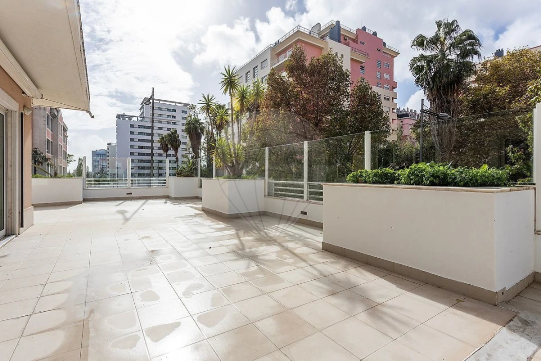 Apartamento T5 para Venda em Lumiar Foto 2
