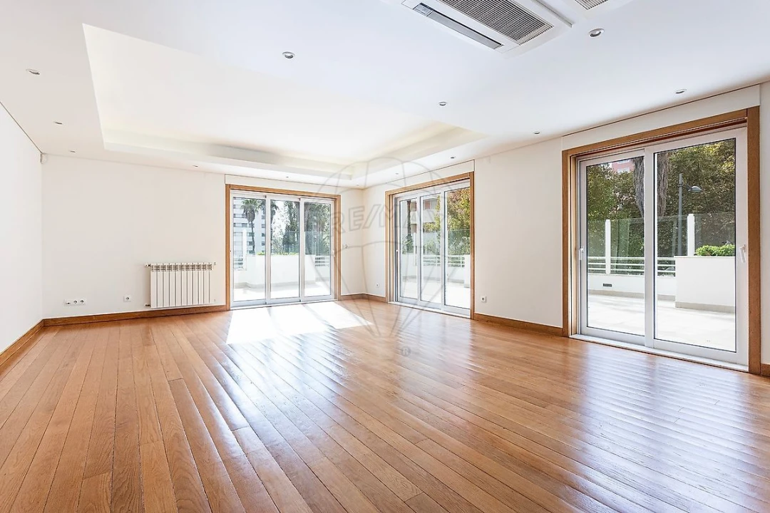 Apartamento T5 para Venda em Lumiar Foto 14