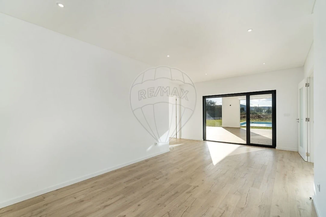 Moradia T3 para Venda em Lousa Foto 12