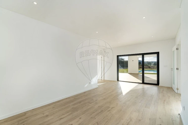 Moradia T3 para Venda em Lousa Foto 12