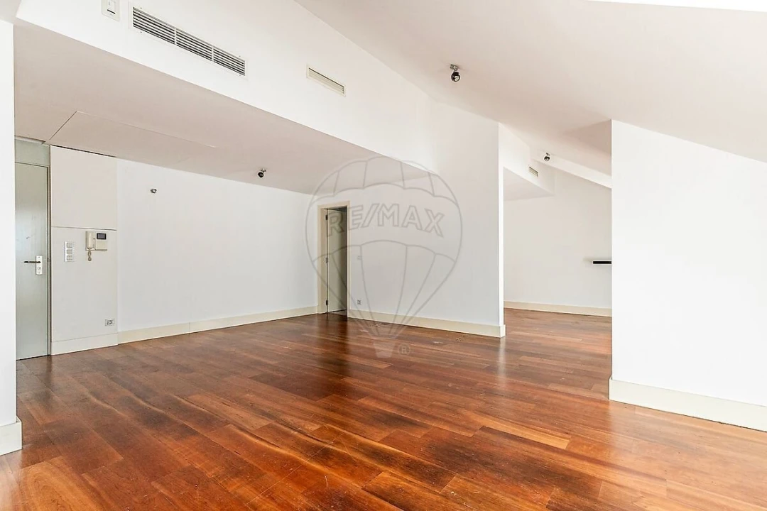 Apartamento T1 para Venda em Misericórdia Foto 9