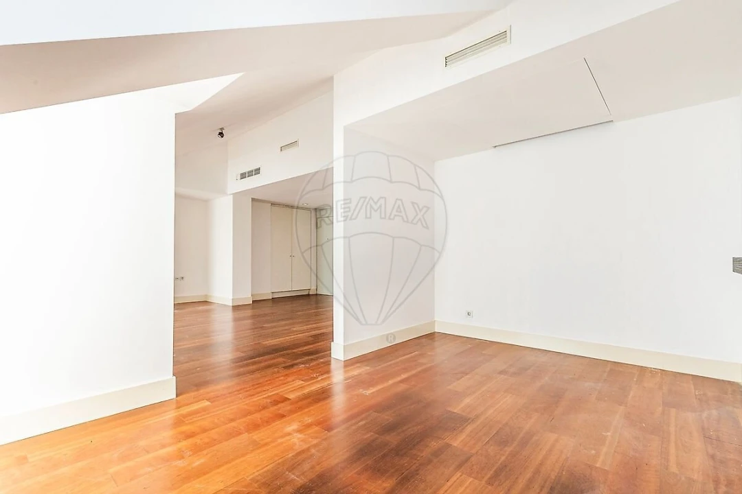 Apartamento T1 para Venda em Misericórdia Foto 3