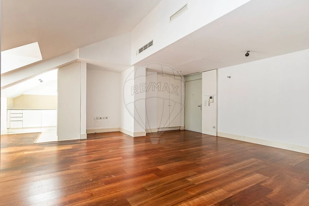 Apartamento T1 para Venda em Misericórdia Foto 6